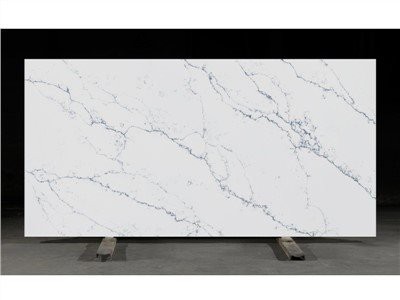 Bề mặt thạch anh có vân trông giống như đá cẩm thạch trắng